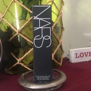 NIB NARS Velvet Matte Skin Tint Broad SPF 30